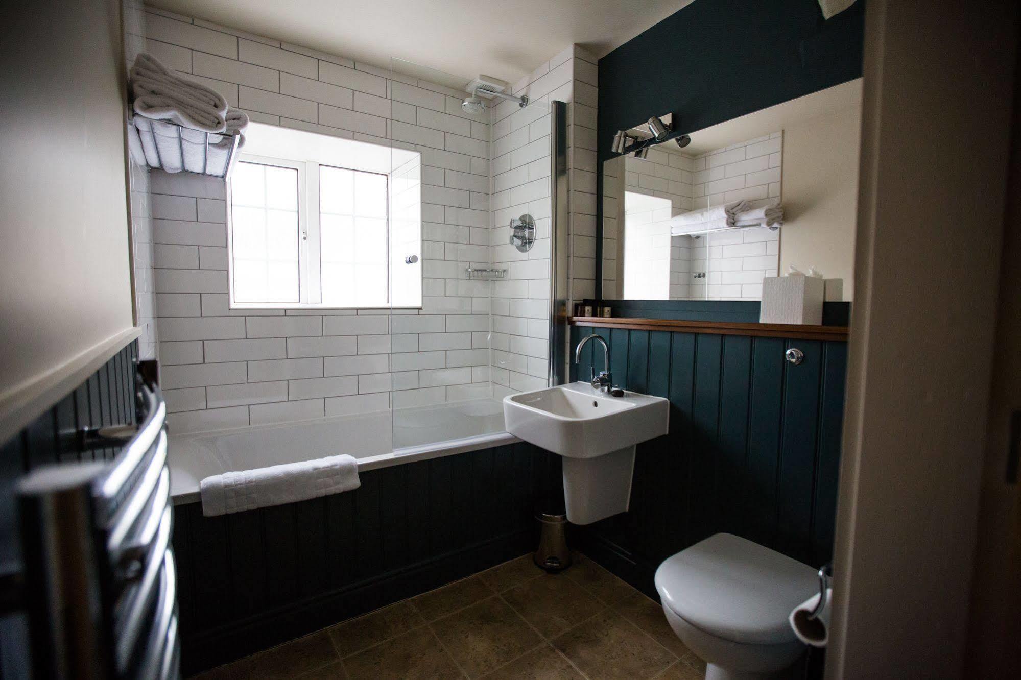 The Blue Boar Hotel Witney Kültér fotó